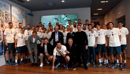 Euro2024, l'Italia incontra Totti, Baggio e i fantastici 5: il ct Spalletti accoglie l'ex capitano della Roma