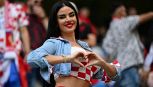 Croazia-Italia, Ivana Knoll minaccia gli Azzurri: spezza gli spaghetti e si becca una marea di commenti trash