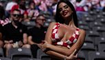 Euro2024, Spagna-Croazia: riecco Ivana Knoll, la sexy tifosa di Modric infiamma Berlino e avvisa l'Italia