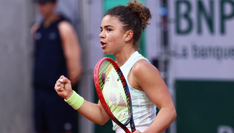 Roland Garros, Paolini agli ottavi: battuta Andreescu, polemiche per l'ultimo set sotto la pioggia