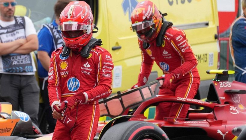 F1, Ferrari: la "nuova" SF-24 va peggio, anche Mercedes fa paura. Il web insorge, Hamilton unica consolazione