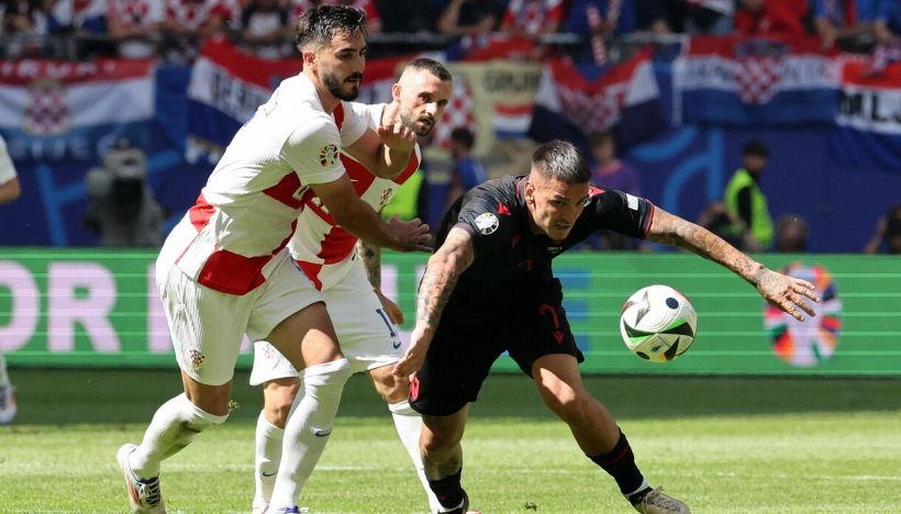Croazia-Albania, moviola: dubbi su tre gol su quattro, il record dell’arbitro