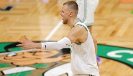 NBA Finals, Boston ritrova Porzingis e asfalta Dallas: gara 1 non ha storia, i Celtics dominano (107-89)