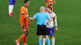 Olanda-Francia, moviola: arbitro double-face, i dubbi sul gol annullato