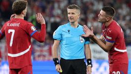 Serbia-Inghilterra, moviola: Orsato fa infuriare i serbi, quanti dubbi
