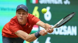 Halle, Sinner soffre con Marozsan: l'ammissione sull'erba, i punti con capriola e la discussione con l'arbitro