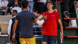 Roland Garros, Sinner campione di fair play: il tifo dei francesi per Alcaraz e la sua furia col raccattapalle