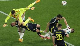 Scozia-Ungheria, moviola: il Var sul dramma di Varga,  i dubbi sul gol partita e sul maxi-recupero