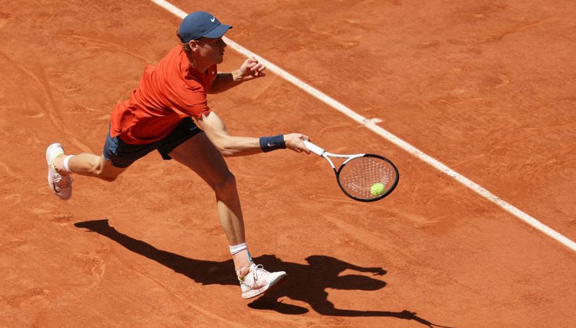 Roland Garros: Alcaraz schianta la resistenza di Sinner e approda per la terza volta in una finale Slam