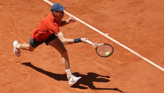 Roland Garros: Alcaraz schianta la resistenza di Sinner e approda per la terza volta in una finale Slam