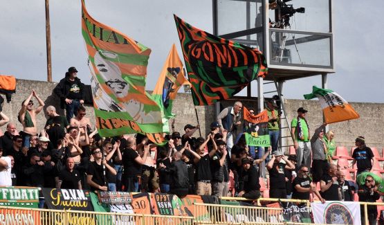 Venezia-Cremonese, moviola: nervi tesi, l’intervento delle panchine, festival del giallo e l’invasione di campo