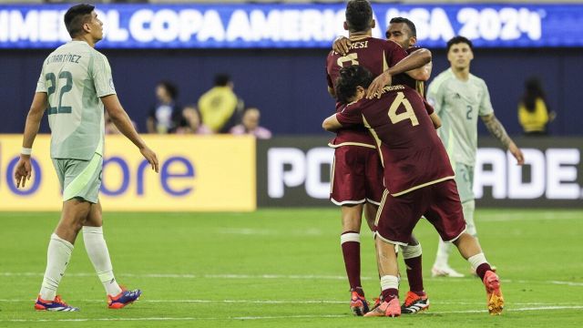 Venezuela en cuartos de final y Ecuador en triple goleada ante Jamaica. México está en problemas