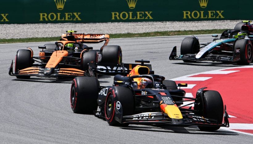 F1 GP Spagna: Verstappen trionfa davanti a Norris, Hamilton torna a podio. Ferrari opaca: Leclerc 5°, Sainz 6°