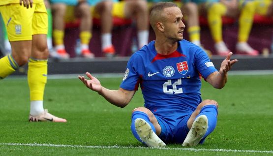 Napoli, Lobotka rischia di saltare lo sprint Scudetto: e De Laurentiis va su tutte le furie