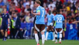 Belgio, il gesto di De Bruyne ai tifosi scatena il caos. E lunedì c'è la Francia di Mbappé