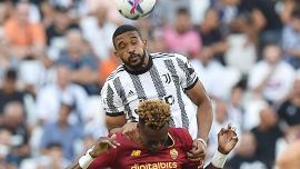 La Juventus si fionda su Abraham ma rischia di perdere Bremer: il caso che scuote i tifosi