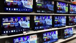 Serie A, come cambiano orari e scelte di Dazn e Sky: dove vedere il lunch match delle 12.30