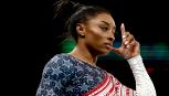 I vip in tribuna a Parigi 2024 per rendere omaggio al sogno americano e alla campionessa di ginnastica Simone Biles