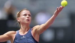 Camila Giorgi scaricata dall'avvocato: legale d'ufficio per l'ex tennista all'udienza sui falsi vaccini