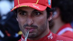 F1, rebus Sainz: aspetta Mercedes e Red Bull ma blocca il mercato, piloti e team nervosi. Novità Schumacher e Perez