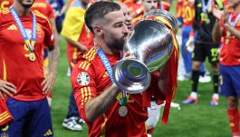 Spagna-Inghilterra: gesto di Carvajal a Saka fa il giro del mondo, indignazione per Bellingham