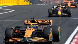 F1 GP Ungheria: Piastri vince su Norris, polemica in casa McLaren, podio Hamilton, quarto Leclerc. Furia Verstappen