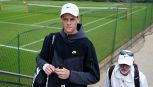 Wimbledon, Sinner si prepara al debutto con Hanfmann e lancia il suo sito web tra carote, spaghetti e caffè