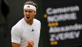 Wimbledon, Zverev prima l'infortunio poi la vittoria con Norrie e infine l'invito a Guardiola: "Ti aspettiamo al Bayern"