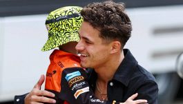 F1, Silverstone: Lando Norris, l'abbraccio che non ti aspetti nel paddock ma non è con Verstappen