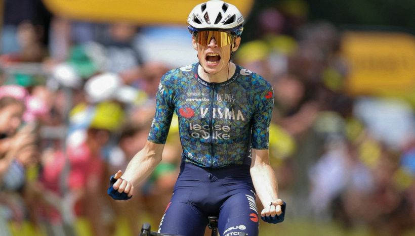 Tour de France, 11a tappa: clamoroso Vingegaard! Pogacar lo attacca, lui recupera 30 secondi e vince allo sprint