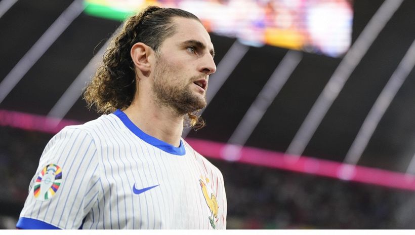 Juventus, giallo Rabiot: arriva l'offerta di Giuntoli ma lui sparisce. I tifosi sui social pronti all'addio