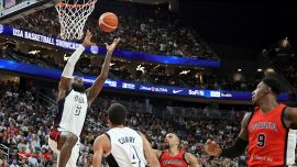 Team USA batte il Canada, ma la scena è tutta per l'alley-oop di Curry per LeBron