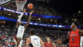 Team USA batte il Canada, ma la scena è tutta per l'alley-oop di Curry per LeBron