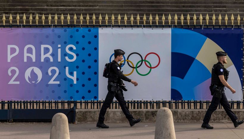 Parigi 2024, il down di Microsoft si abbatte sull’Olimpiadi: disagi per divise e accrediti. Malagò bloccato a Fiumicino