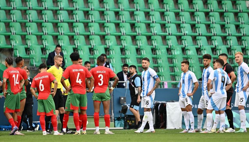 Olimpiadi Parigi 2024, Argentina-Marocco è un caso, Var annulla gol 2 ore dopo la fine: chi è l'arbitro, Marelli incredulo