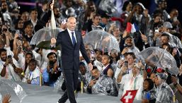 Parigi, la cerimonia inaugurale: Celine Dion chiude la serata