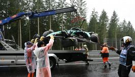 F1, Gp Belgio: Stroll sbatte a muro sotto il diluvio di Spa e distrugge l'Aston Martin