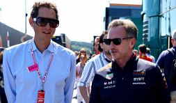 F1: c'è John Elkann a fare il tifo per la Ferrari e Leclerc a Spa, beccato a parlare con Christin Horner