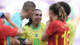 Olimpiadi, entrata shock di Marta contro la Spagna: la capitana del Brasile esce in lacrime