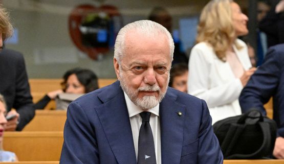 Napoli, Hermoso più lontano: De Laurentiis risponde male a un tifoso e alimenta le speranze del Milan