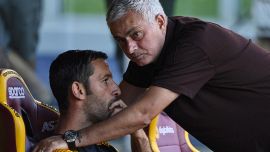 Roma, dal secondo di Mourinho nuovo attacco al club: bufera sul web