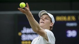 Parigi 2024, Sinner, la concorrenza si riduce: Hurkacz rinuncia, problemi al ginocchio anche per Rune