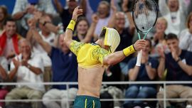 Parigi 2024, Ebden disperato contro Djokovic: “Vieni a giocare tu”, il match sotto lo sguardo di Anna Wintour