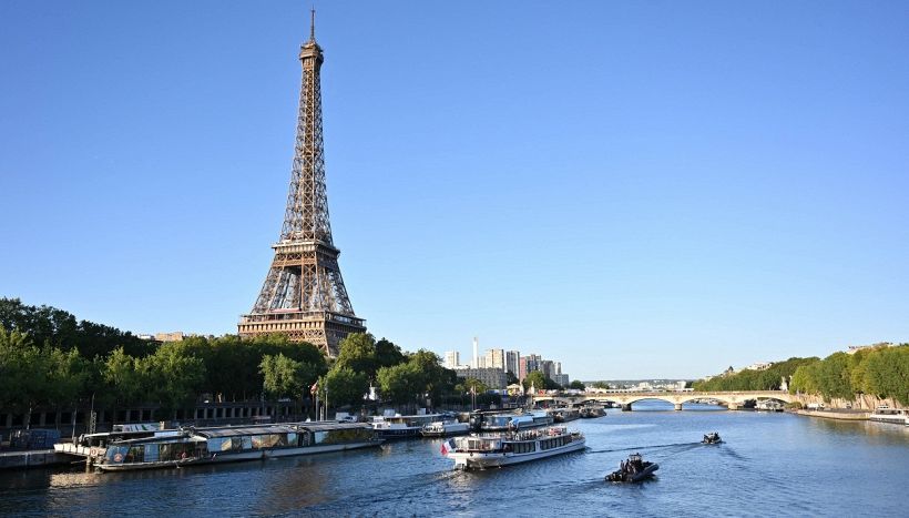 Parigi 2024, Senna inquinata: il triathlon slitta a domani meteo permettendo