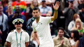 Wimbledon: Djokovic annienta Rune, poi attacca duramente il pubblico londinese a cui lancia la sfida