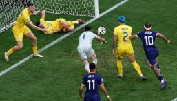 Romania-Olanda, moviola: dopo un’ora succede di tutto, gol annullato e rete dubbia