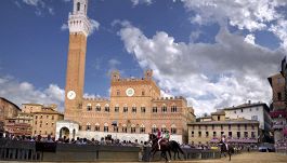 Palio di Siena, la pioggia rovina i piani: carrera rimandata a mercoledì 3 luglio