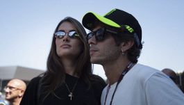 Valentino Rossi, Francesca Sofia Novello si scaglia contro gli haters sulla seconda gravidanza: bufera social