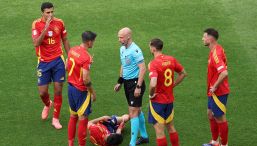 Spagna-Germania, moviola: l’arbitro perde la testa, mancano un rosso e un rigore ma ci sono 15 gialli. Disastro Var