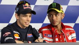 MotoGP, Stoner al veleno su Rossi: "Mi odiavano per colpa sua, dovevo fare lo stupido". Retroscena su Vale-Marquez